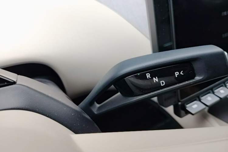 Used Xiaomi Auto YU7 2025 Ultra-Long Range High-Performance All-Wheel-Drive Max Edition Gear Lever