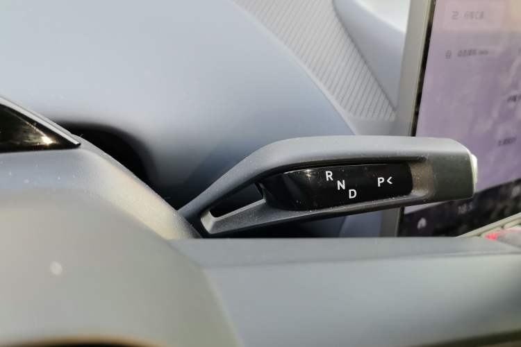 Used Xiaomi Auto YU7 2025 Ultra-Long Range High-Performance All-Wheel-Drive Max Edition Gear Lever