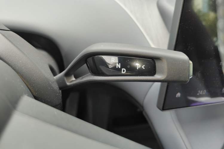 Used Xiaomi Auto YU7 2025 Ultra-Long Range Rear-Wheel Drive Version Gear Lever