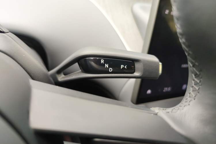 Used Xiaomi Auto YU7 2025 Ultra-Long Range High-Performance All-Wheel-Drive Max Edition Gear Lever