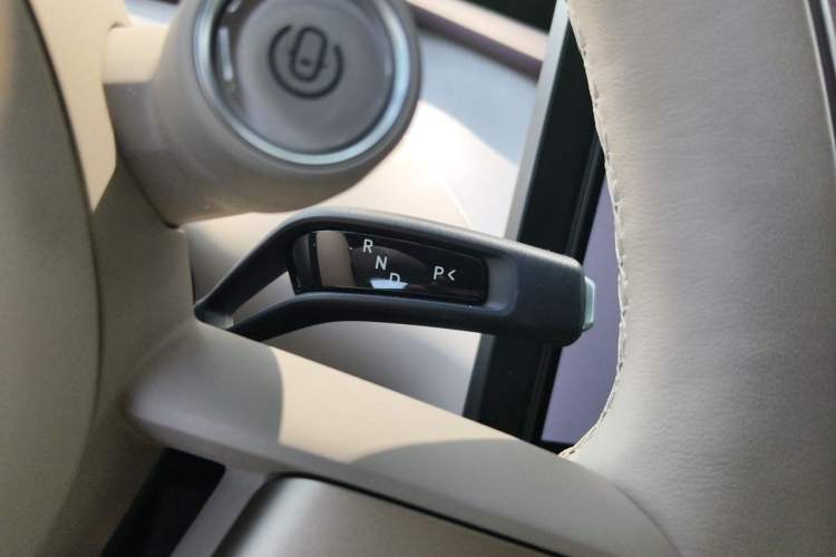 Used Xiaomi Auto YU7 2025 Ultra-Long Range High-Performance All-Wheel-Drive Max Edition Gear Lever