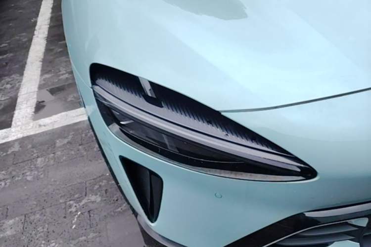 Used Xiaomi Auto YU7 2025 Ultra-Long Range High-Performance All-Wheel-Drive Max Edition Right Front Headlight