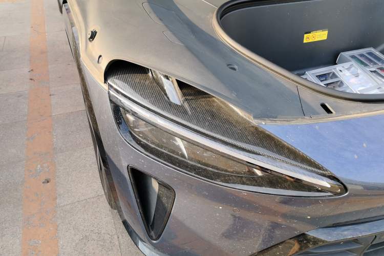 Used Xiaomi Auto YU7 2025 Ultra-Long Range High-Performance All-Wheel-Drive Max Edition Right Front Headlight