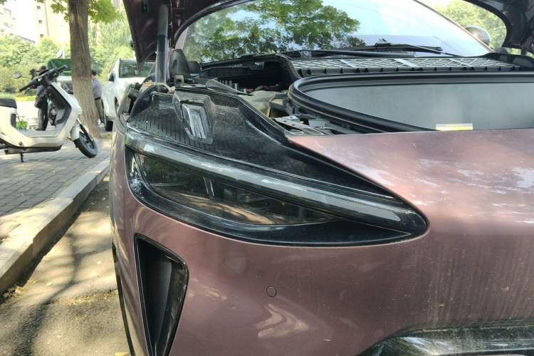 Used Xiaomi Auto YU7 2025 Ultra-Long Range High-Performance All-Wheel-Drive Max Edition Right Front Headlight