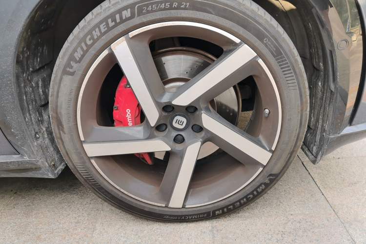 Used Xiaomi Auto YU7 2025 Ultra-Long Range High-Performance All-Wheel-Drive Max Edition Right Front Wheel Hub