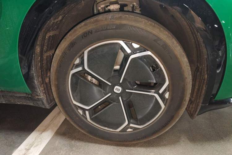Used Xiaomi Auto YU7 2025 Ultra-Long Range Rear-Wheel Drive Version Right Front Wheel Hub