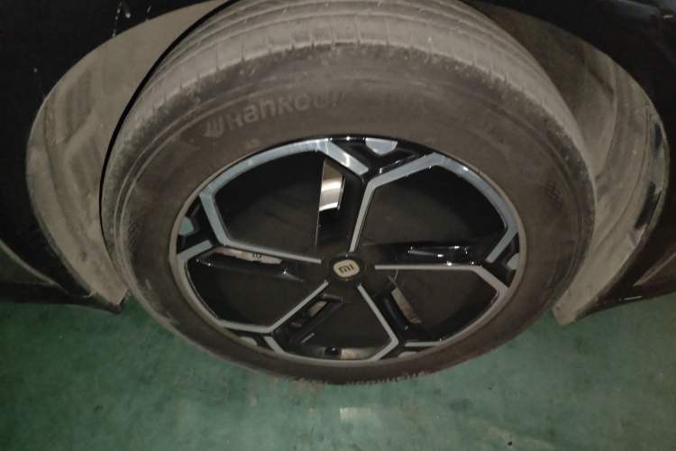 Used Xiaomi Auto YU7 2025 Ultra-Long Range All-Wheel Drive Pro Version Right Front Wheel Hub