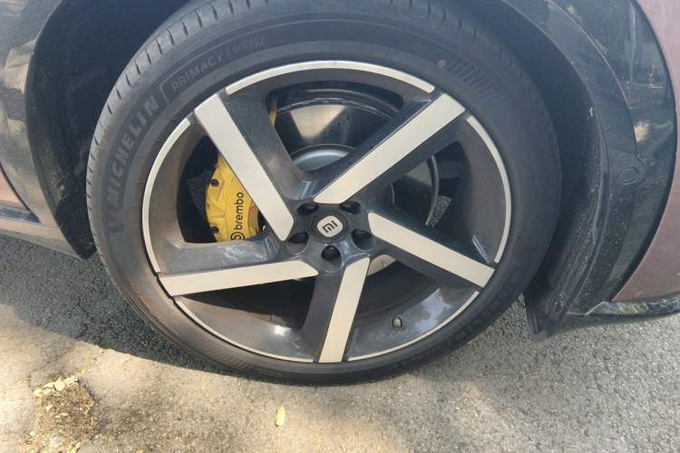 Used Xiaomi Auto YU7 2025 Ultra-Long Range High-Performance All-Wheel-Drive Max Edition Right Front Wheel Hub