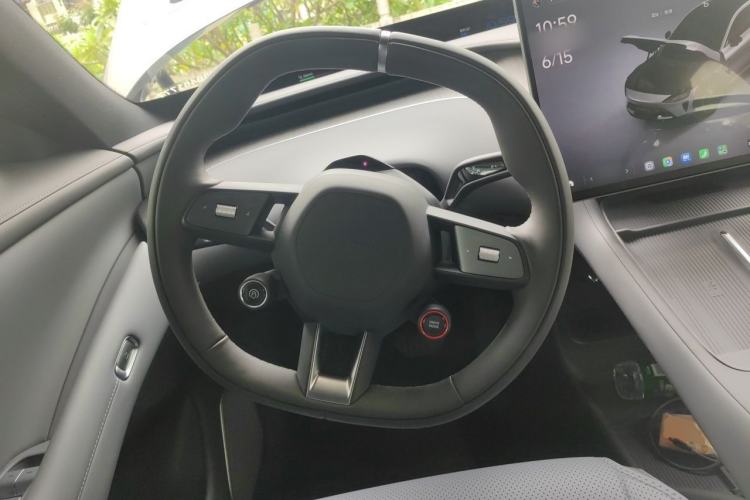 Used Xiaomi Auto YU7 2025 Ultra-Long Range Rear-Wheel Drive Version Steering Wheel