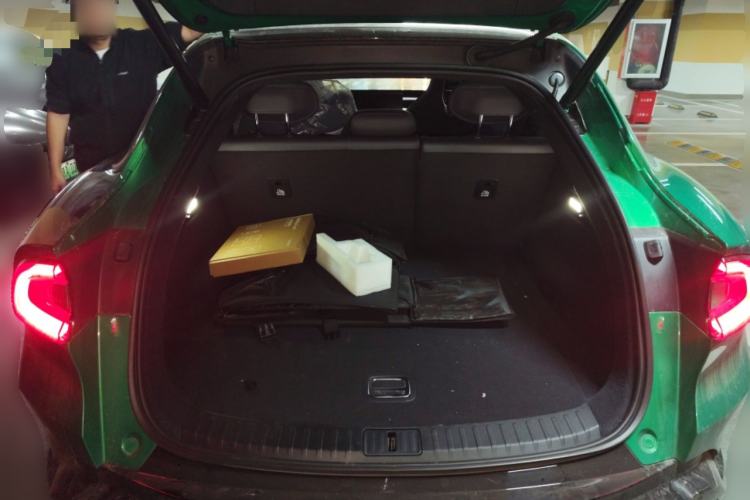 Used Xiaomi Auto YU7 2025 Ultra-Long Range Rear-Wheel Drive Version Trunk
