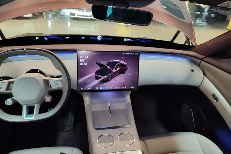Used Xiaomi Auto YU7 2025 Ultra-Long Range High-Performance All-Wheel-Drive Max Edition Audio And AC Panel