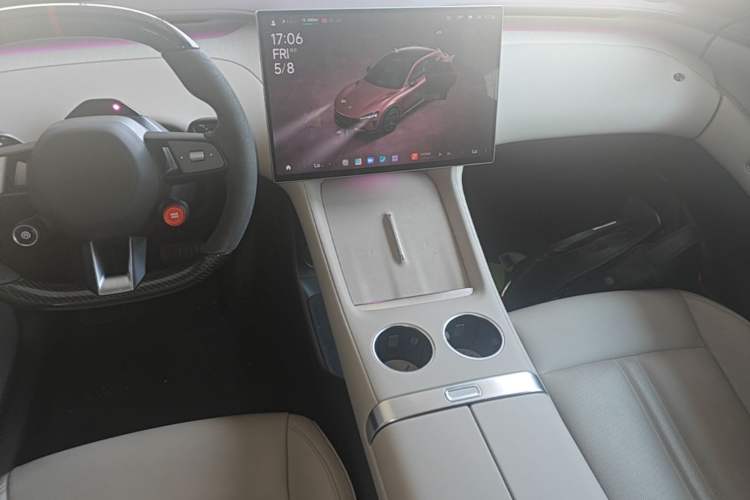 Used Xiaomi Auto YU7 2025 Ultra-Long Range High-Performance All-Wheel-Drive Max Edition Audio And AC Panel