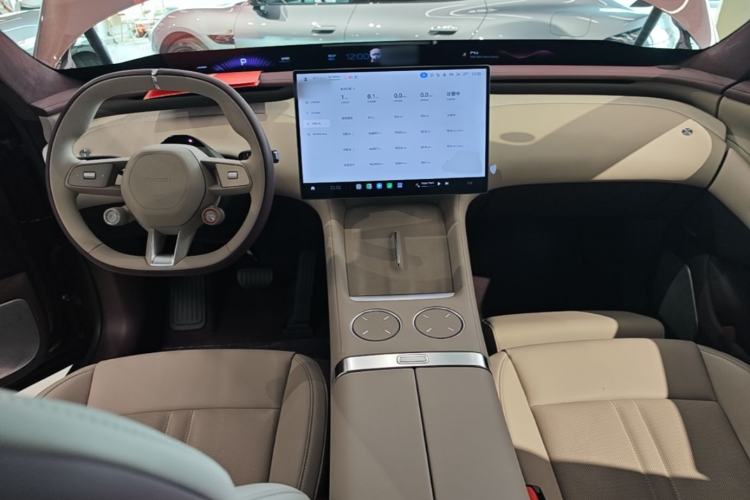 Used Xiaomi Auto YU7 2025 Ultra-Long Range High-Performance All-Wheel-Drive Max Edition Center Console