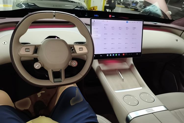 Used Xiaomi Auto YU7 2025 Ultra-Long Range High-Performance All-Wheel-Drive Max Edition Center Console