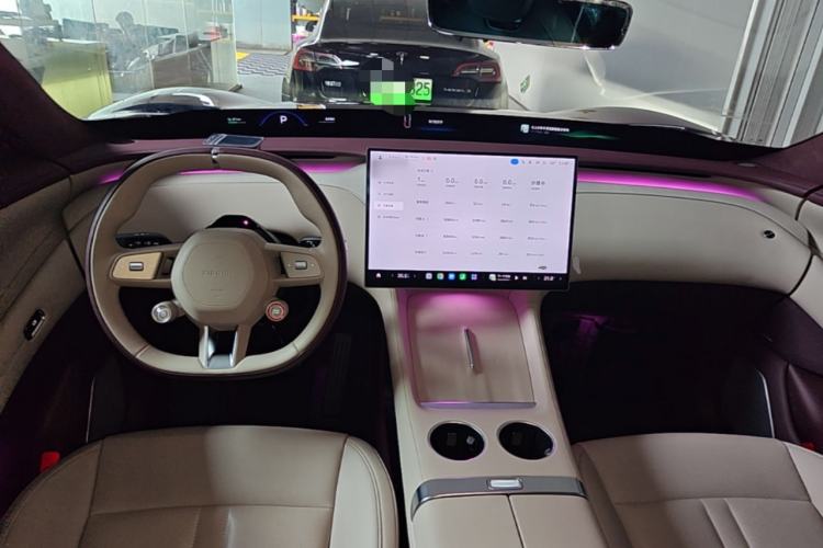 Used Xiaomi Auto YU7 2025 Ultra-Long Range High-Performance All-Wheel-Drive Max Edition Center Console