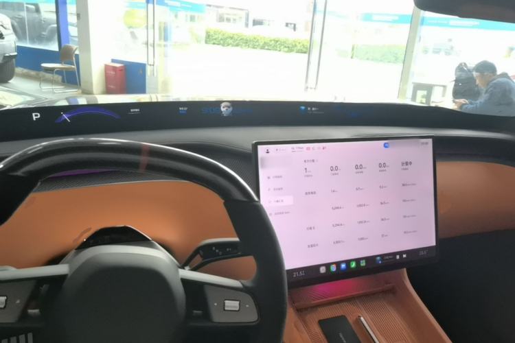 Used Xiaomi Auto YU7 2025 Ultra-Long Range High-Performance All-Wheel-Drive Max Edition Center Console