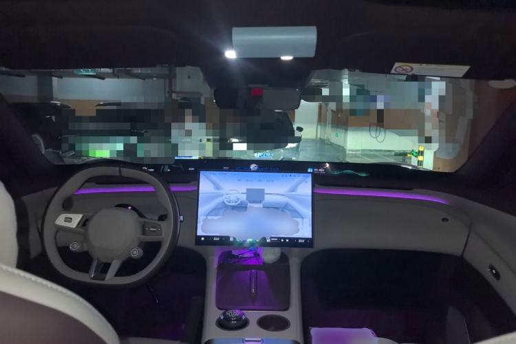 Used Xiaomi Auto YU7 2025 Ultra-Long Range Rear-Wheel Drive Version Center Console