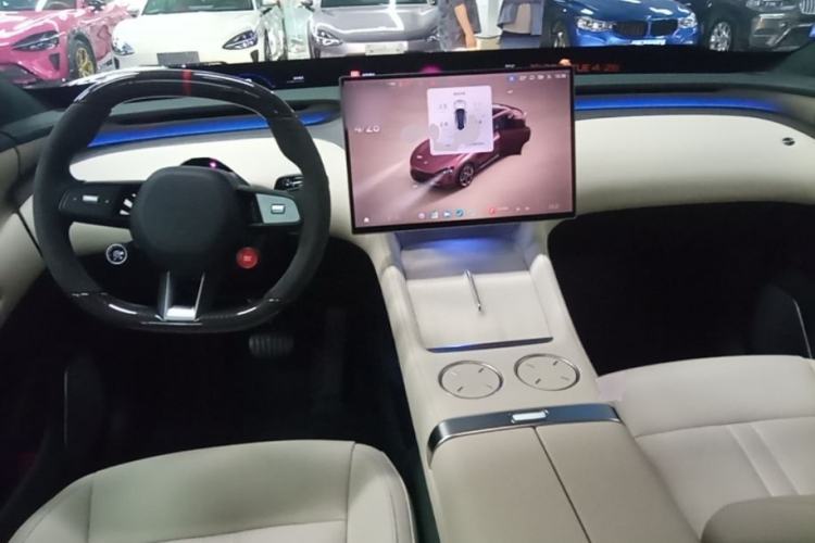 Used Xiaomi Auto YU7 2025 Ultra-Long Range High-Performance All-Wheel-Drive Max Edition Center Console