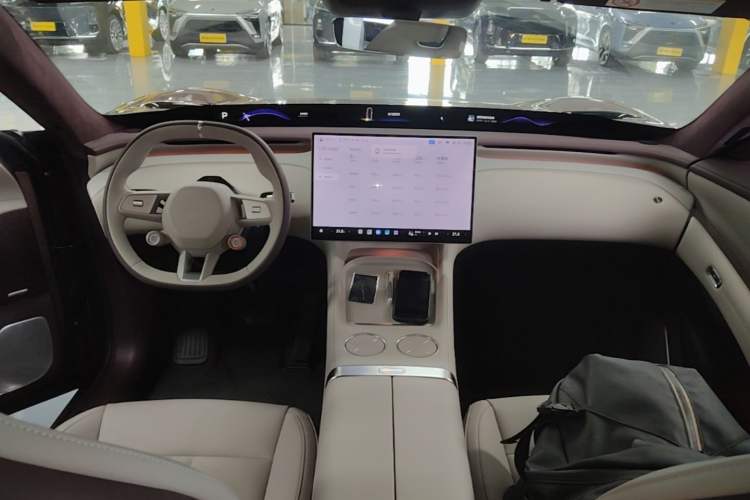 Used Xiaomi Auto YU7 2025 Ultra-Long Range High-Performance All-Wheel-Drive Max Edition Center Console
