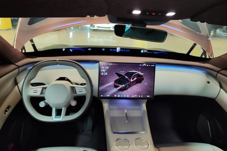 Used Xiaomi Auto YU7 2025 Ultra-Long Range High-Performance All-Wheel-Drive Max Edition Center Console