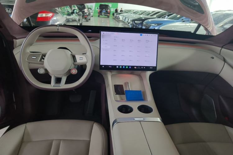 Used Xiaomi Auto YU7 2025 Ultra-Long Range High-Performance All-Wheel-Drive Max Edition Center Console