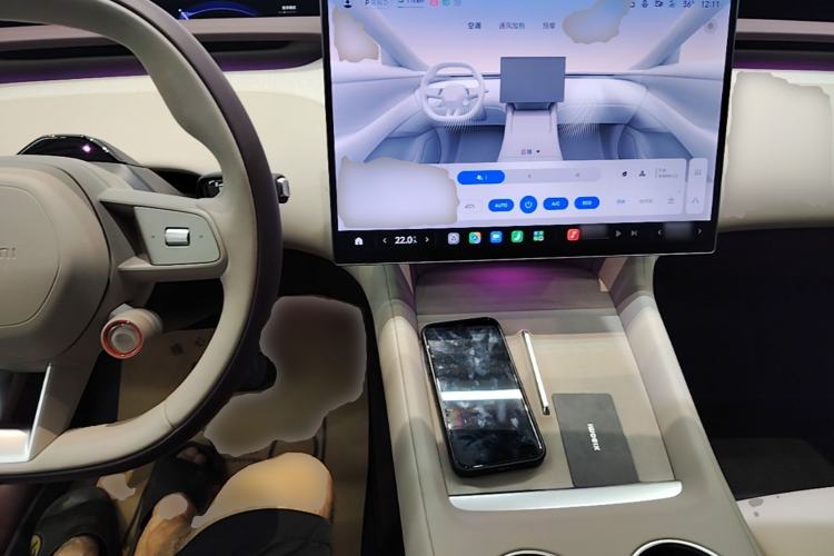 Used Xiaomi Auto YU7 2025 Ultra-Long Range High-Performance All-Wheel-Drive Max Edition Center Console