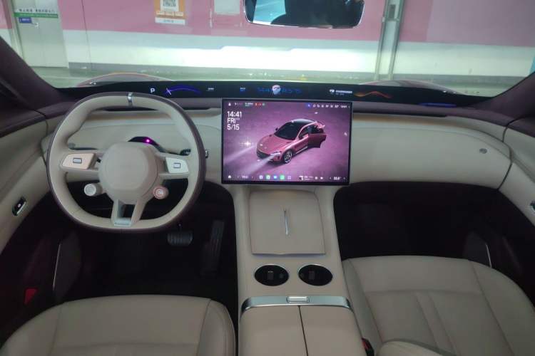 Used Xiaomi Auto YU7 2025 Ultra-Long Range High-Performance All-Wheel-Drive Max Edition Center Console