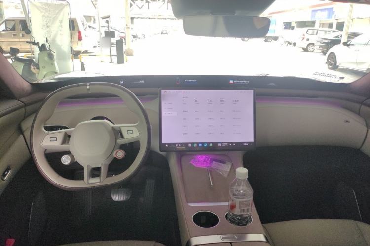 Used Xiaomi Auto YU7 2025 Ultra-Long Range High-Performance All-Wheel-Drive Max Edition Center Console
