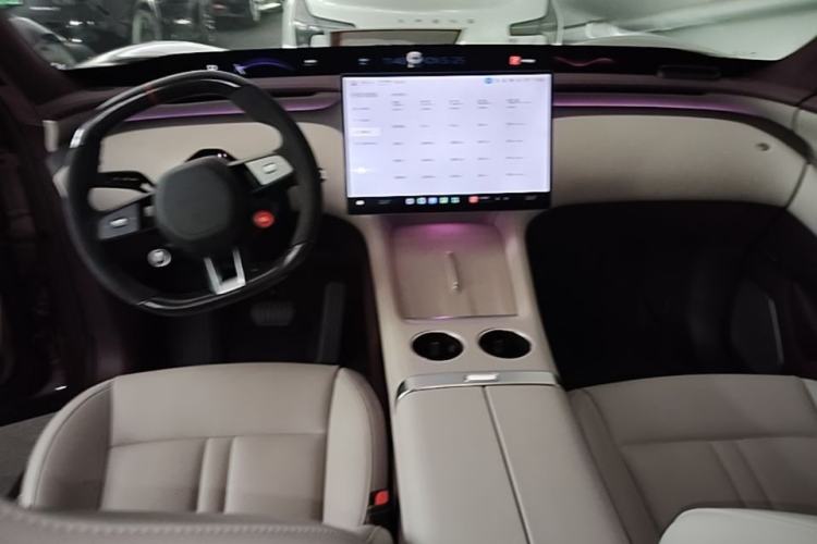 Used Xiaomi Auto YU7 2025 Ultra-Long Range High-Performance All-Wheel-Drive Max Edition Center Console