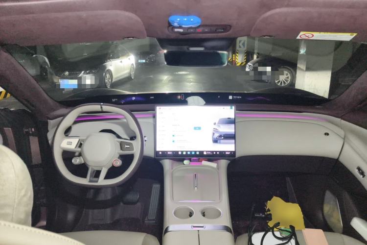 Used Xiaomi Auto YU7 2025 Ultra-Long Range High-Performance All-Wheel-Drive Max Edition Center Console