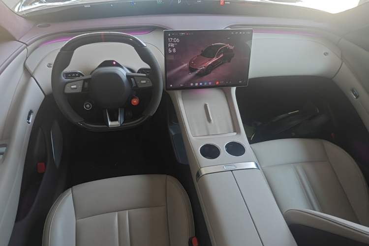 Used Xiaomi Auto YU7 2025 Ultra-Long Range High-Performance All-Wheel-Drive Max Edition Center Console