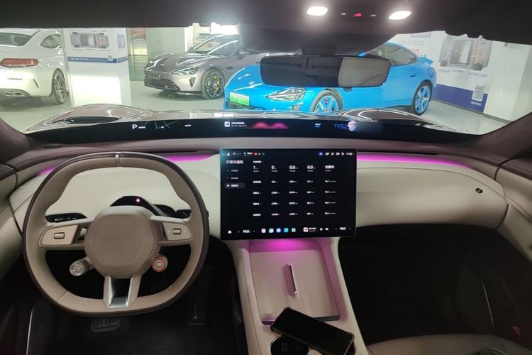 Used Xiaomi Auto YU7 2025 Ultra-Long Range High-Performance All-Wheel-Drive Max Edition Center Console