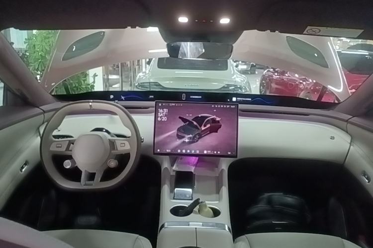 Used Xiaomi Auto YU7 2025 Ultra-Long Range High-Performance All-Wheel-Drive Max Edition Center Console