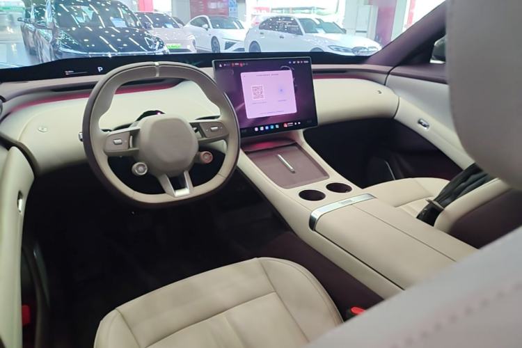 Used Xiaomi Auto YU7 2025 Ultra-Long Range Rear-Wheel Drive Version Center Console