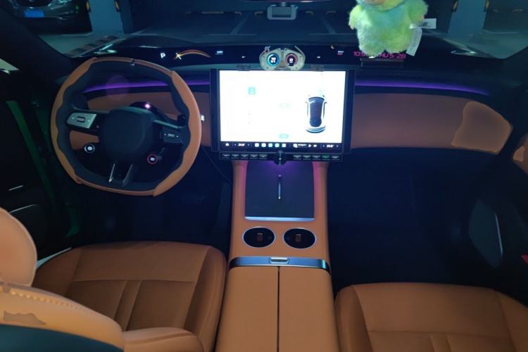 Used Xiaomi Auto YU7 2025 Ultra-Long Range High-Performance All-Wheel-Drive Max Edition Center Console