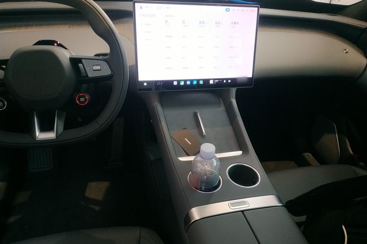 Used Xiaomi Auto YU7 2025 Ultra-Long Range High-Performance All-Wheel-Drive Max Edition Center Console