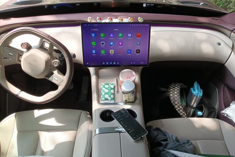 Used Xiaomi Auto YU7 2025 Ultra-Long Range High-Performance All-Wheel-Drive Max Edition Center Console