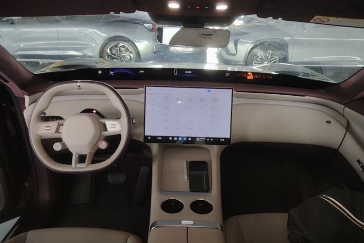 Used Xiaomi Auto YU7 2025 Ultra-Long Range High-Performance All-Wheel-Drive Max Edition Center Console