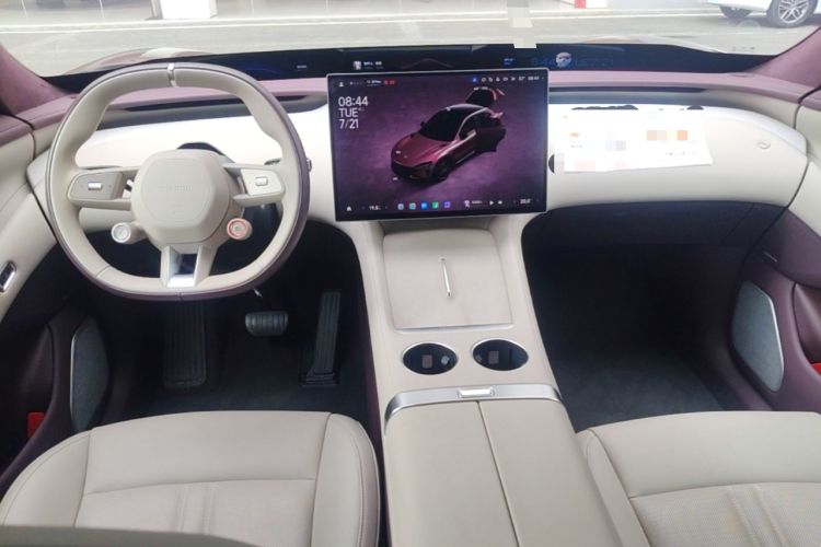 Used Xiaomi Auto YU7 2025 Ultra-Long Range High-Performance All-Wheel-Drive Max Edition Center Console