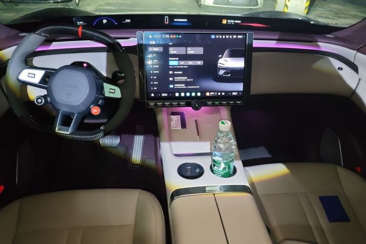 Used Xiaomi Auto YU7 2025 Ultra-Long Range High-Performance All-Wheel-Drive Max Edition Center Console