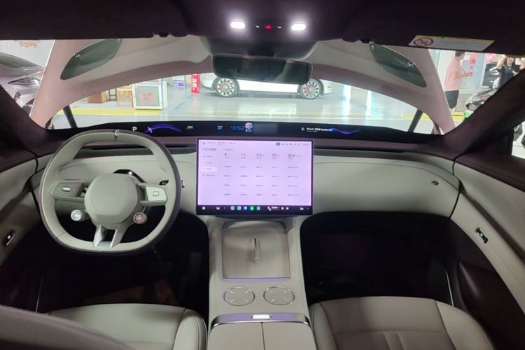 Used Xiaomi Auto YU7 2025 Ultra-Long Range High-Performance All-Wheel-Drive Max Edition Center Console