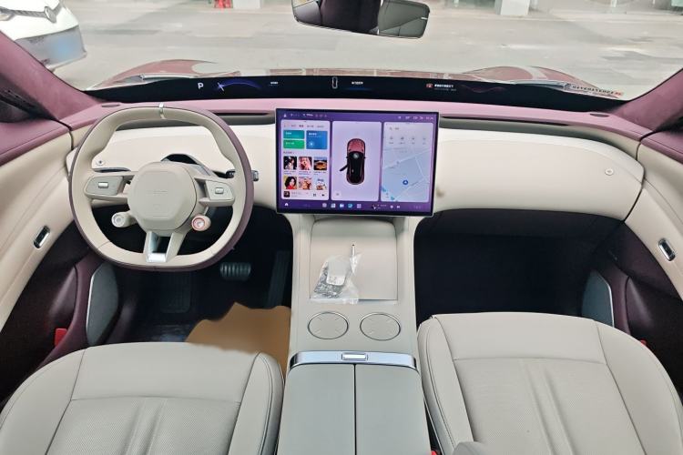 Used Xiaomi Auto YU7 2025 Ultra-Long Range High-Performance All-Wheel-Drive Max Edition Center Console