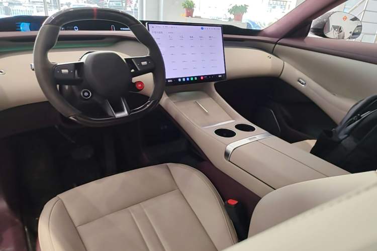 Used Xiaomi Auto YU7 2025 Ultra-Long Range High-Performance All-Wheel-Drive Max Edition Center Console