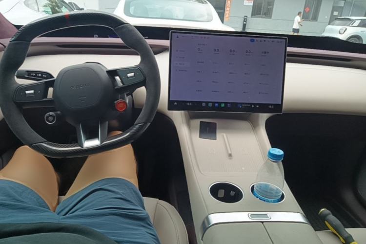 Used Xiaomi Auto YU7 2025 Ultra-Long Range High-Performance All-Wheel-Drive Max Edition Center Console