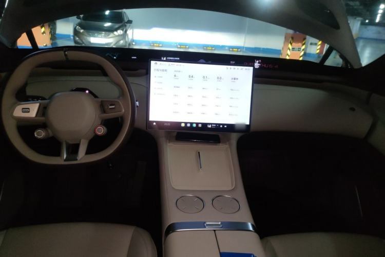 Used Xiaomi Auto YU7 2025 Ultra-Long Range High-Performance All-Wheel-Drive Max Edition Center Console