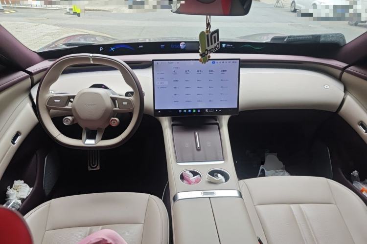 Used Xiaomi Auto YU7 2025 Ultra-Long Range Rear-Wheel Drive Version Center Console