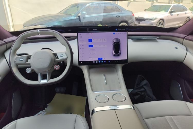 Used Xiaomi Auto YU7 2025 Ultra-Long Range High-Performance All-Wheel-Drive Max Edition Center Console