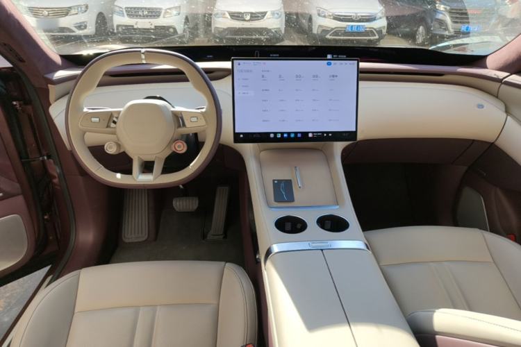 Used Xiaomi Auto YU7 2025 Ultra-Long Range High-Performance All-Wheel-Drive Max Edition Center Console