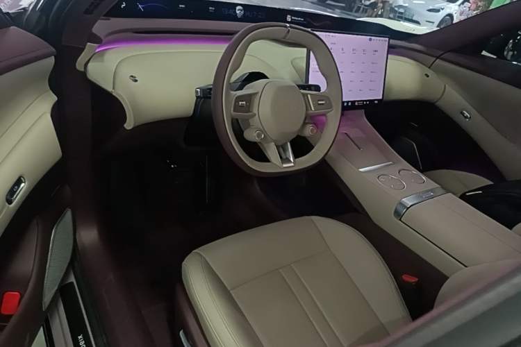 Used Xiaomi Auto YU7 2025 Ultra-Long Range High-Performance All-Wheel-Drive Max Edition Center Console