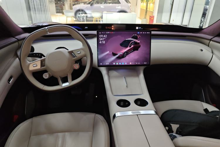 Used Xiaomi Auto YU7 2025 Ultra-Long Range High-Performance All-Wheel-Drive Max Edition Center Console